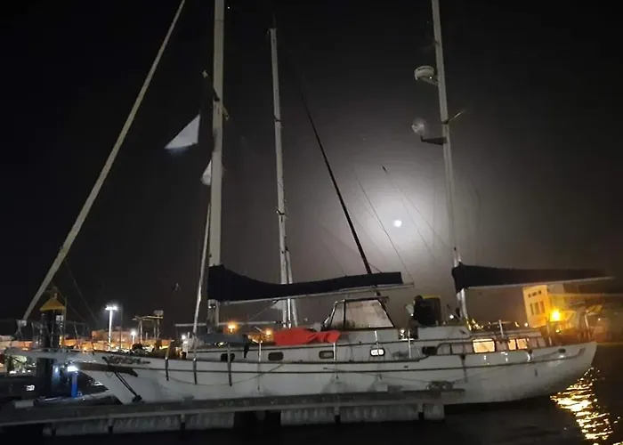 Punta De San Felipe. Velero Clasico