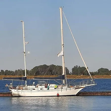 Punta De San Felipe. Velero Clasico Hotel Cádiz