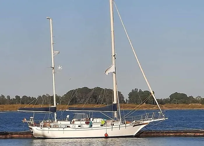 Punta De San Felipe. Velero Clasico Hotel Cádiz